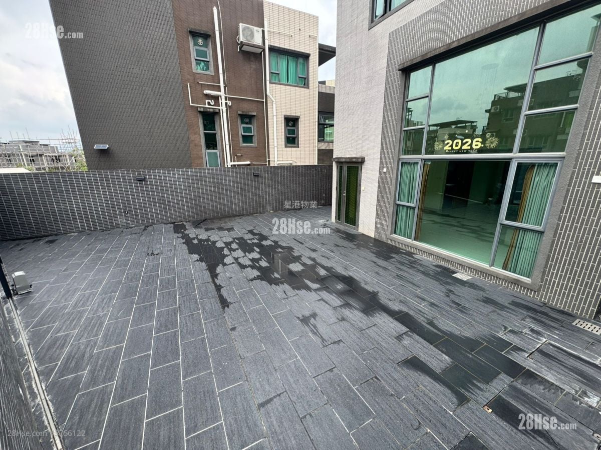 Village Rental 5+ Bedrooms , 5+ Bathrooms 2,100 ft²