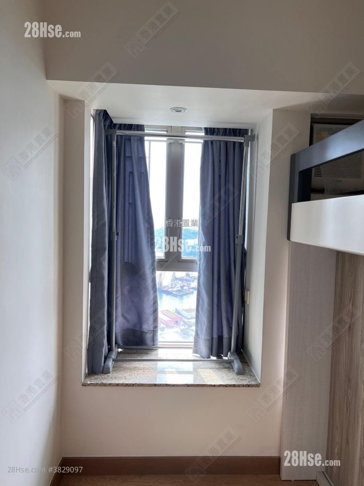 睡房 2: 君匯港 售盤 3 房 , 1 浴室 541 平方呎