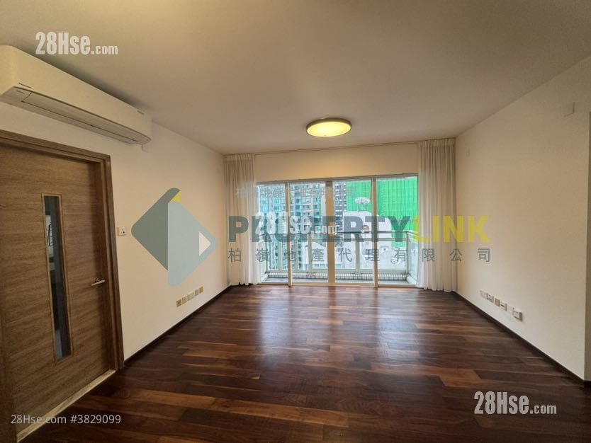 Centre Stage Sell 3 Bedrooms , 2 Bathrooms 910 ft²