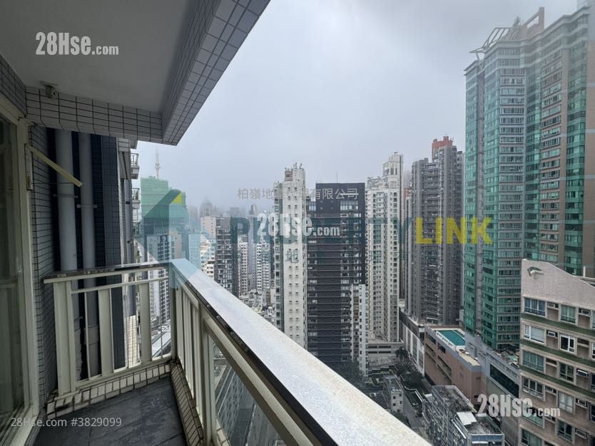 Centre Stage Sell 3 Bedrooms , 2 Bathrooms 910 ft²