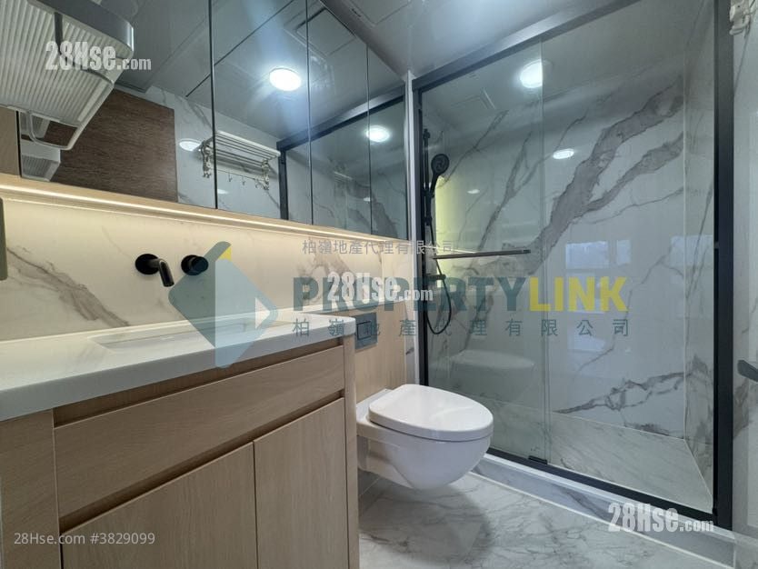 Centre Stage Sell 3 Bedrooms , 2 Bathrooms 910 ft²