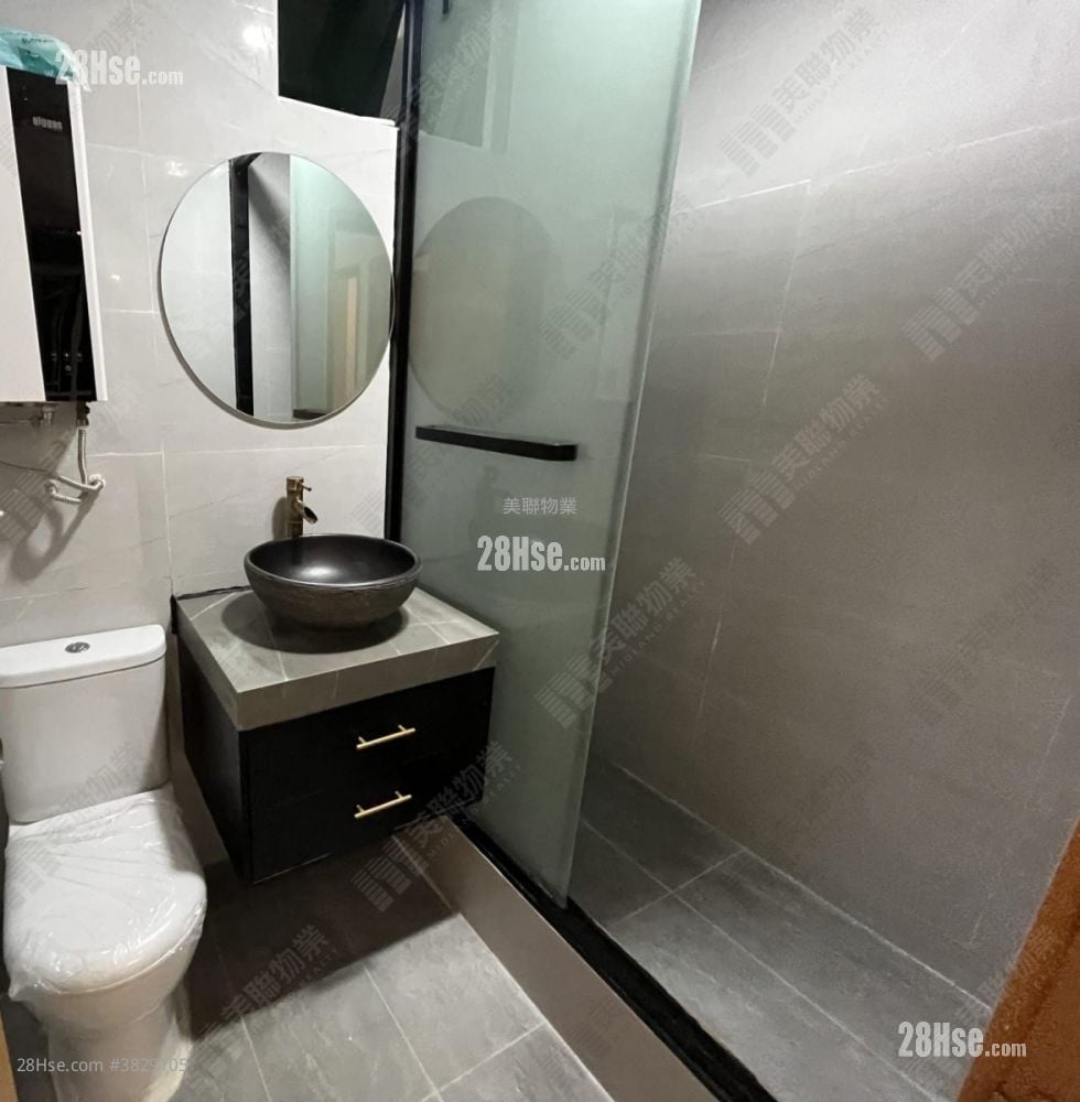 Tuen Mun Town Plaza Sell 2 Bedrooms 325 ft²