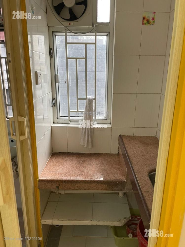 唐楼 售盘 2 房 , 1 浴室 271 平方尺