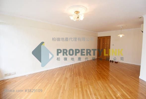 Robinson Place Sell 1,048 ft²