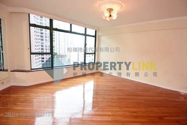 Robinson Place Sell 1,048 ft²