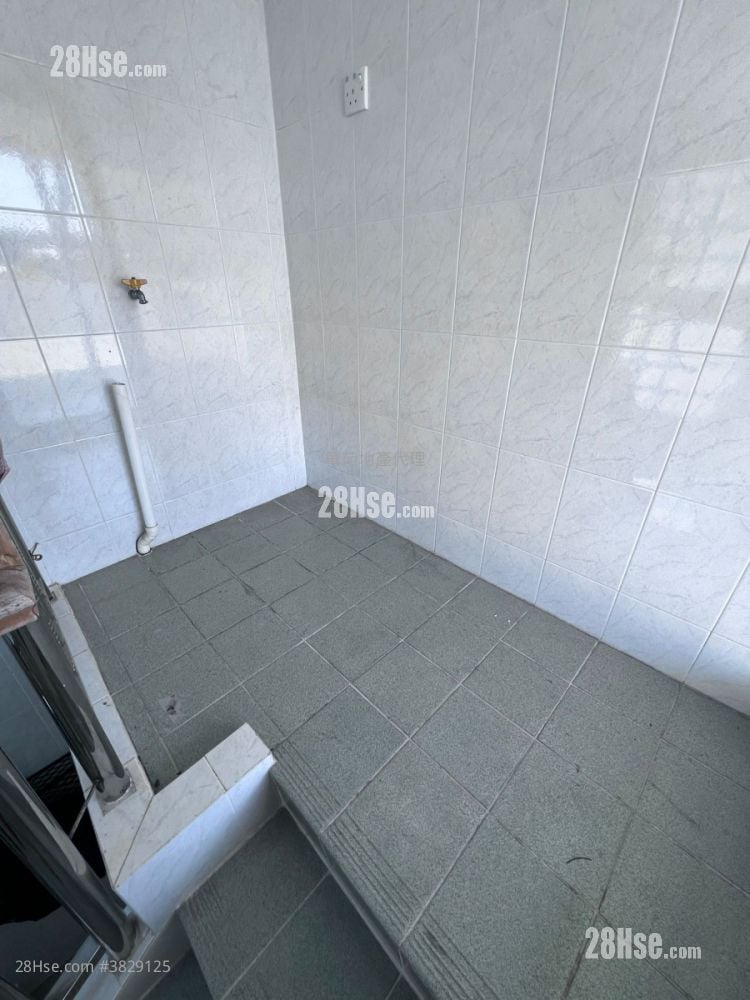 村屋 租盘 3 房 , 1 浴室 700 平方尺