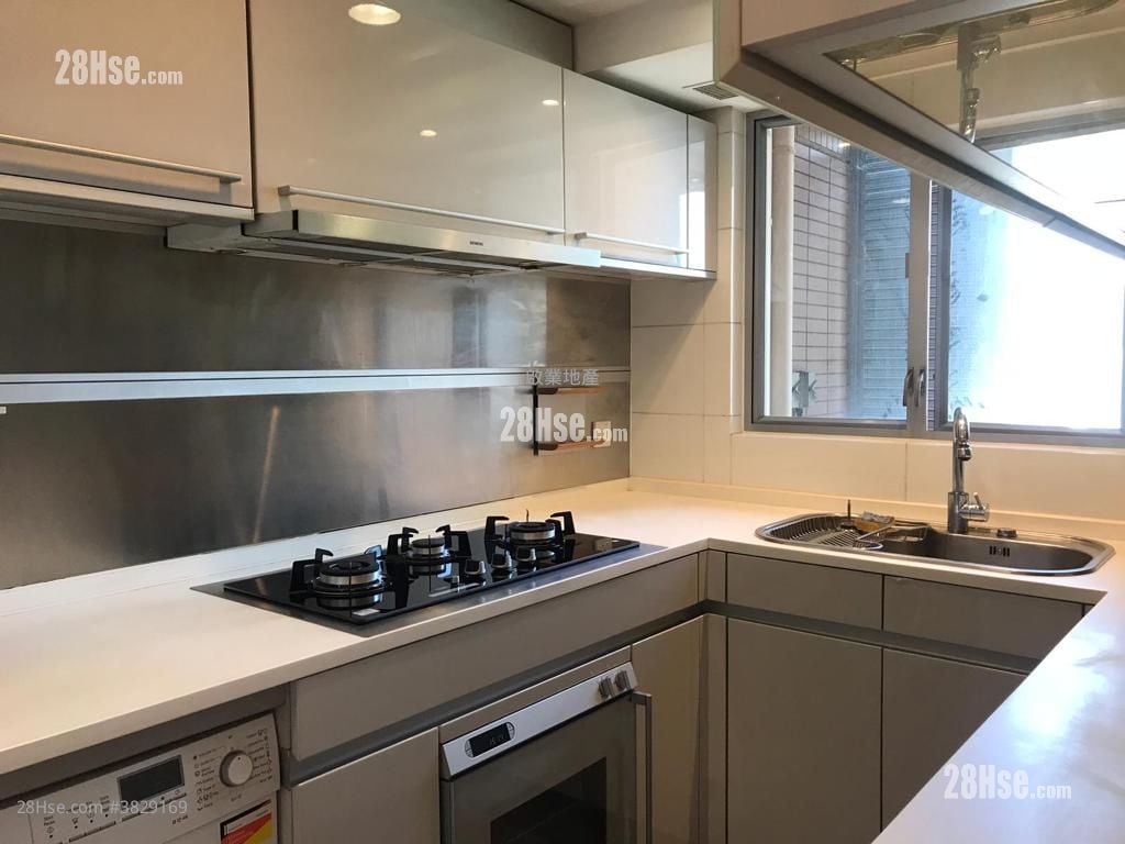 Manhattan Hill Rental 3 Bedrooms , 3 Bathrooms 896 ft²