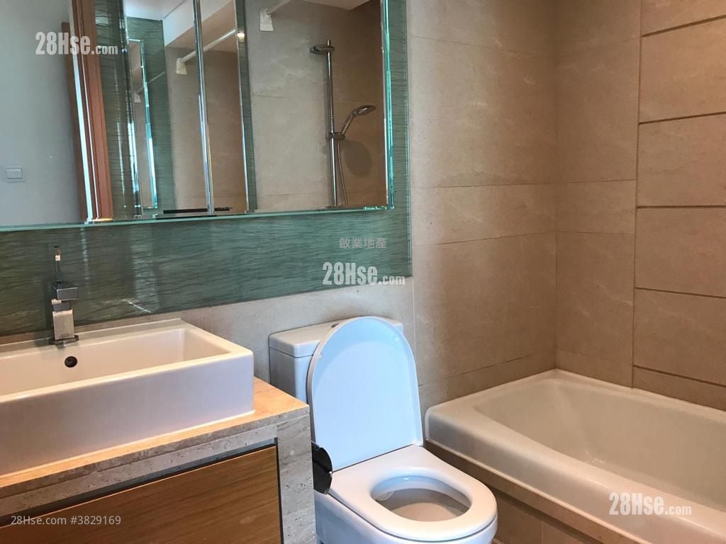 Manhattan Hill Rental 3 Bedrooms , 3 Bathrooms 896 ft²