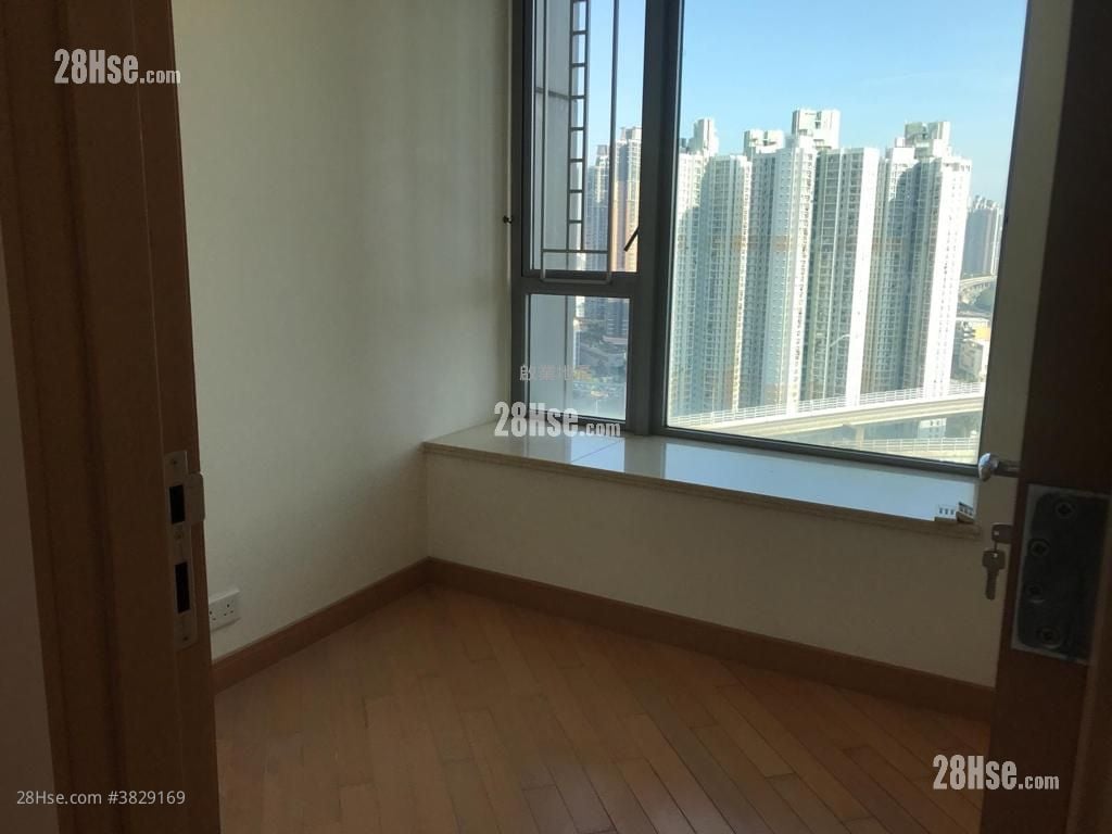 Manhattan Hill Rental 3 Bedrooms , 3 Bathrooms 896 ft²