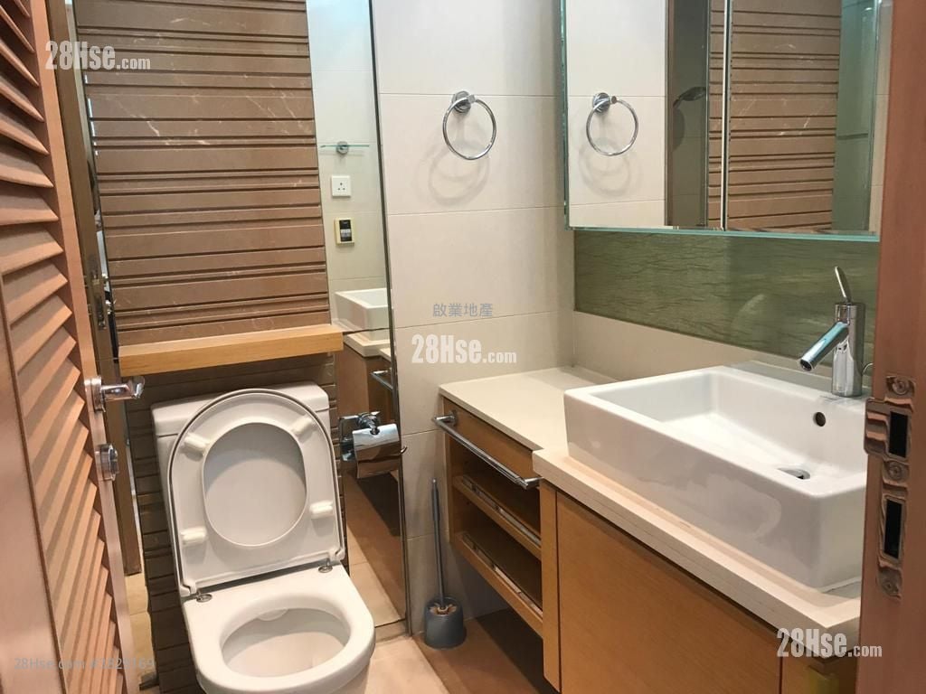 Manhattan Hill Rental 3 Bedrooms , 3 Bathrooms 896 ft²