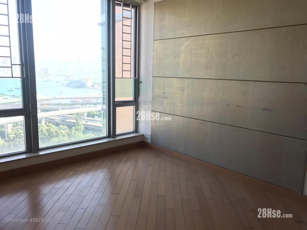 Manhattan Hill Rental 3 Bedrooms , 3 Bathrooms 896 ft²