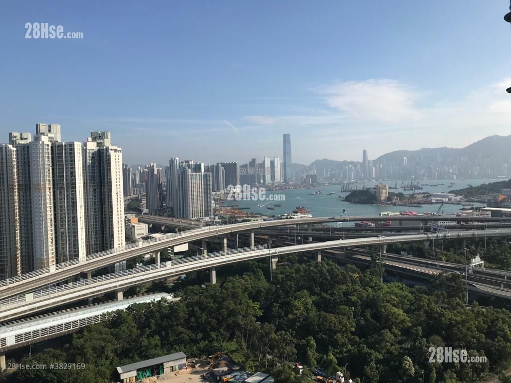 Manhattan Hill Rental 3 Bedrooms , 3 Bathrooms 896 ft²