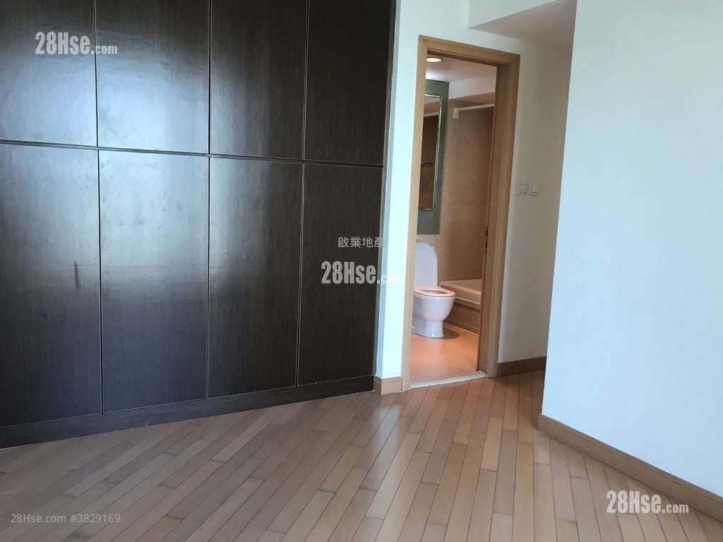 Manhattan Hill Rental 3 Bedrooms , 3 Bathrooms 896 ft²