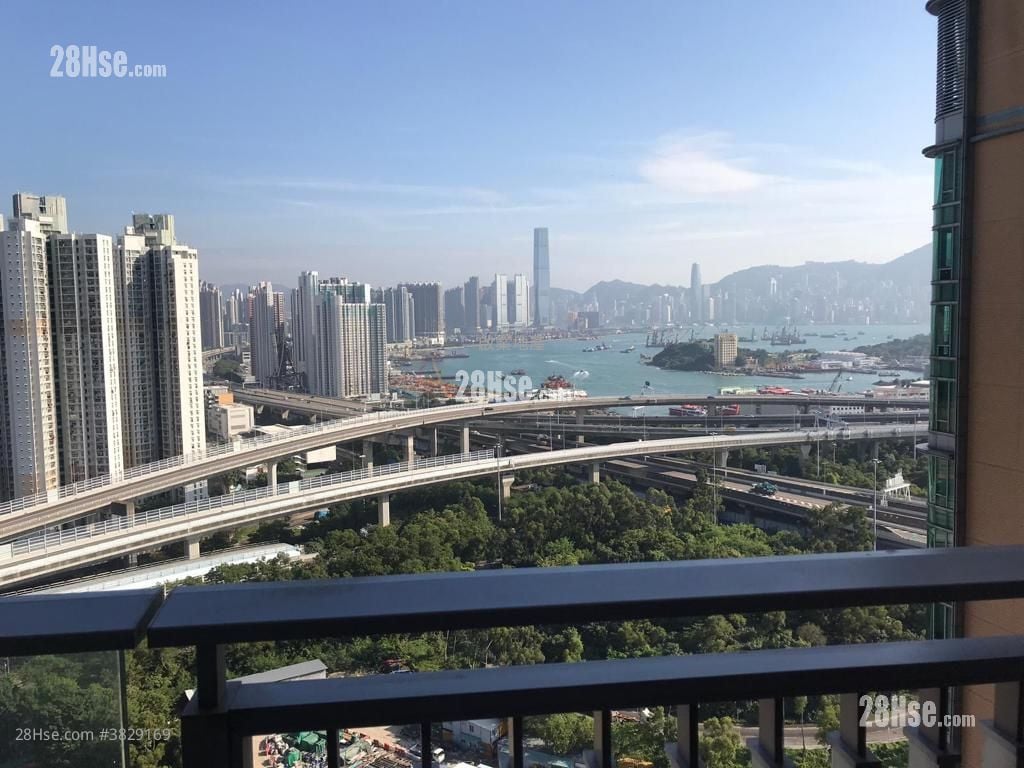 Manhattan Hill Rental 3 Bedrooms , 3 Bathrooms 896 ft²