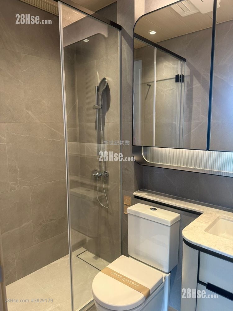 Grand Seasons Rental 495 ft²