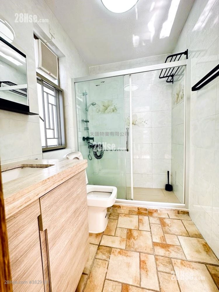 村屋 售盤 3 房 , 2 浴室 700 平方呎