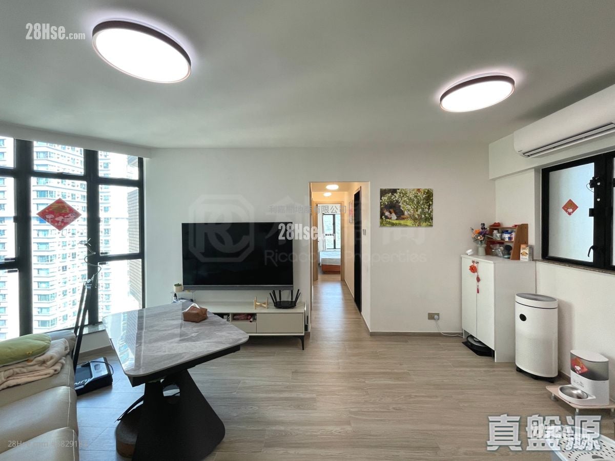 Nan Fung Plaza Sell 3 Bedrooms , 1 Bathroom 608 ft²