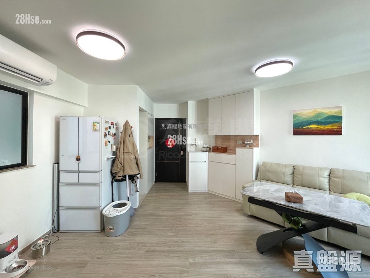 Nan Fung Plaza Sell 3 Bedrooms , 1 Bathroom 608 ft²