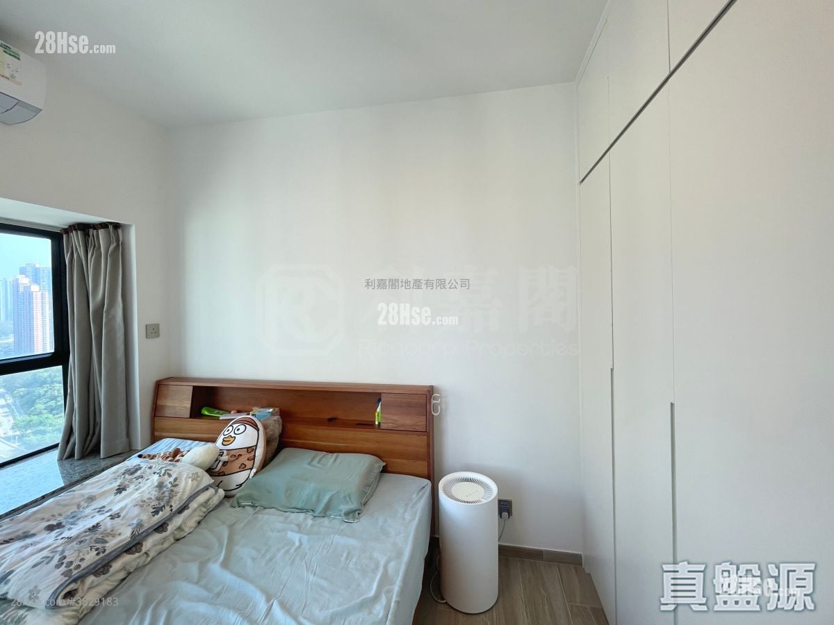 Nan Fung Plaza Sell 3 Bedrooms , 1 Bathroom 608 ft²