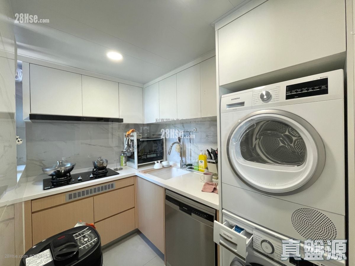 Nan Fung Plaza Sell 3 Bedrooms , 1 Bathroom 608 ft²