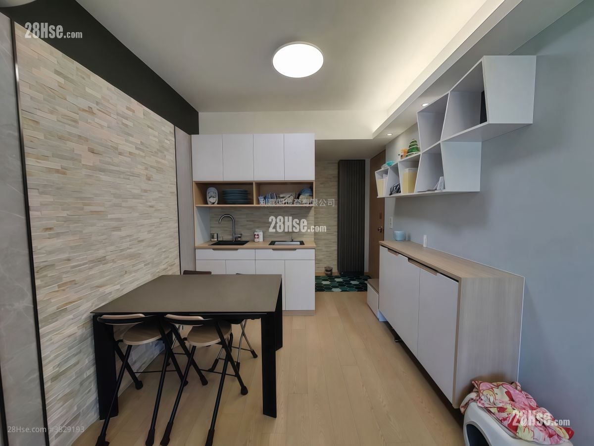 Solaria Sell 3 Bedrooms , 2 Bathrooms 714 ft²