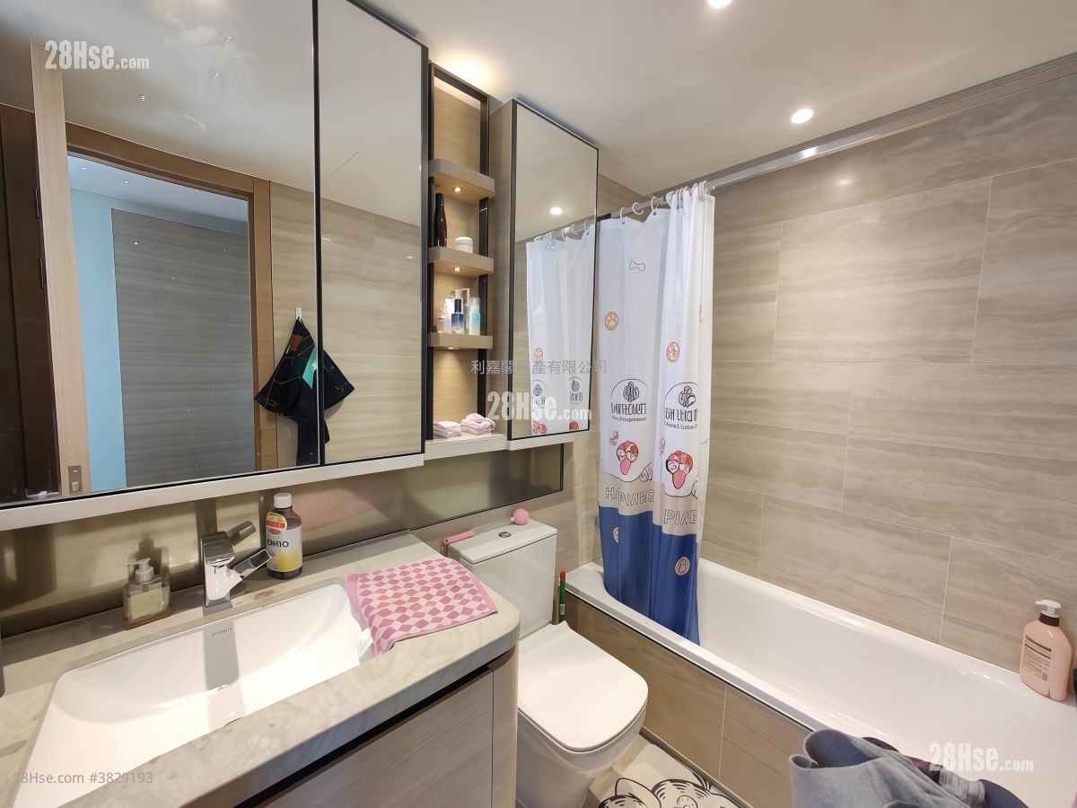 Solaria Sell 3 Bedrooms , 2 Bathrooms 714 ft²