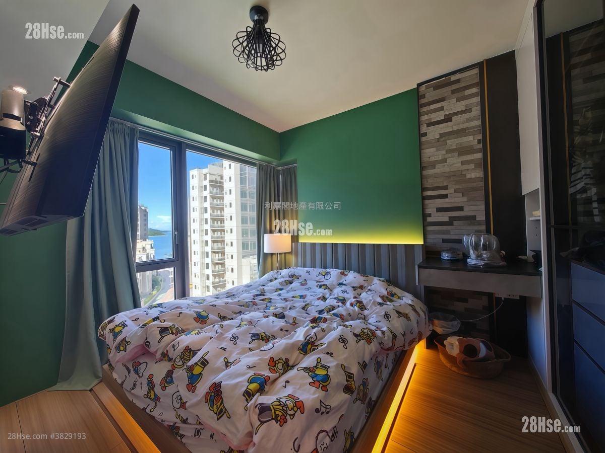 Solaria Sell 3 Bedrooms , 2 Bathrooms 714 ft²
