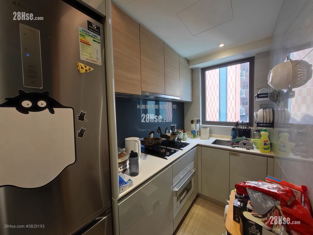 Solaria Sell 3 Bedrooms , 2 Bathrooms 714 ft²