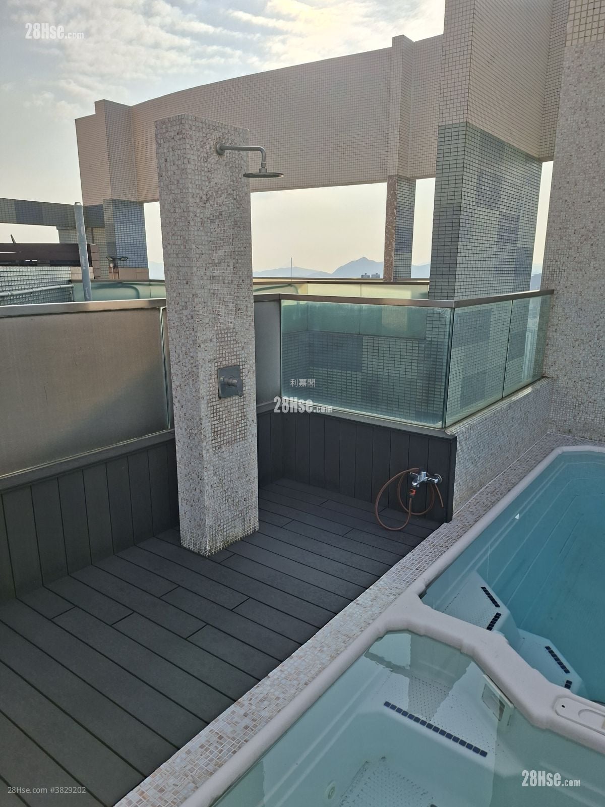 亮贤居 售盘 4 浴室 2,358 平方尺