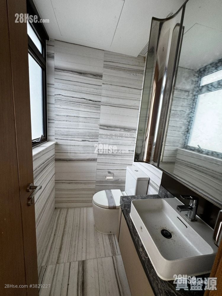 龍譽 售盤 3 房 , 2 浴室 1,102 平方呎