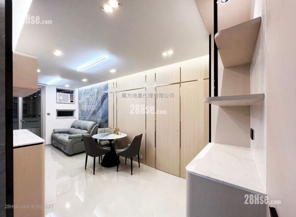 Kam Chun Court Sell 2 Bedrooms , 1 Bathroom 490 ft²