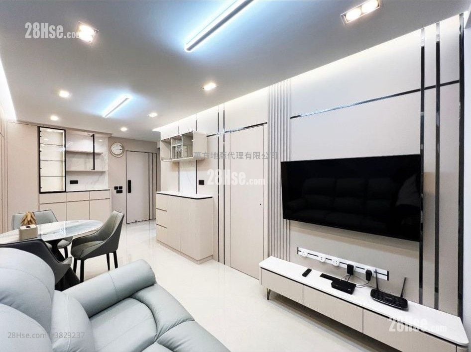 Kam Chun Court Sell 2 Bedrooms , 1 Bathroom 490 ft²