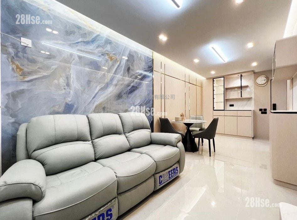 Kam Chun Court Sell 2 Bedrooms , 1 Bathroom 490 ft²