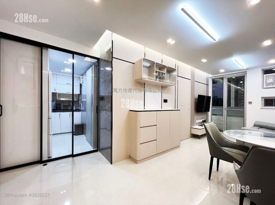 Kam Chun Court Sell 2 Bedrooms , 1 Bathroom 490 ft²
