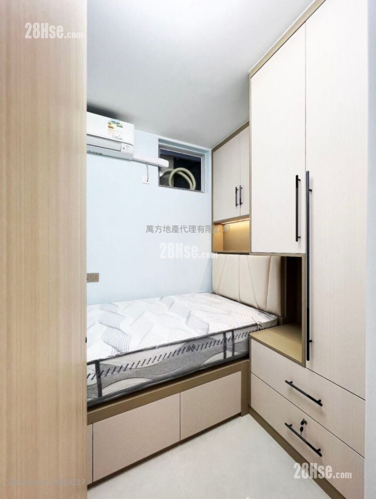 Kam Chun Court Sell 2 Bedrooms , 1 Bathroom 490 ft²