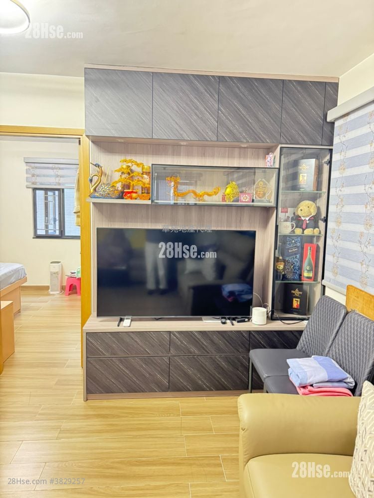 村屋 售盘 3 房 , 1 浴室 700 平方尺