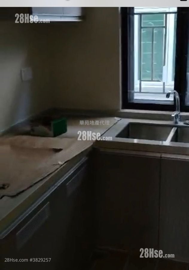 村屋 售盘 3 房 , 1 浴室 700 平方尺