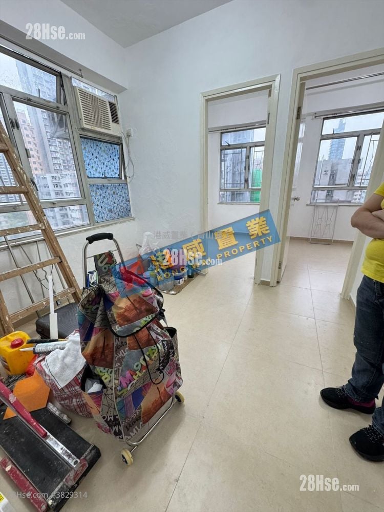 興隆大廈 租盤 2 房 , 1 浴室 268 平方呎