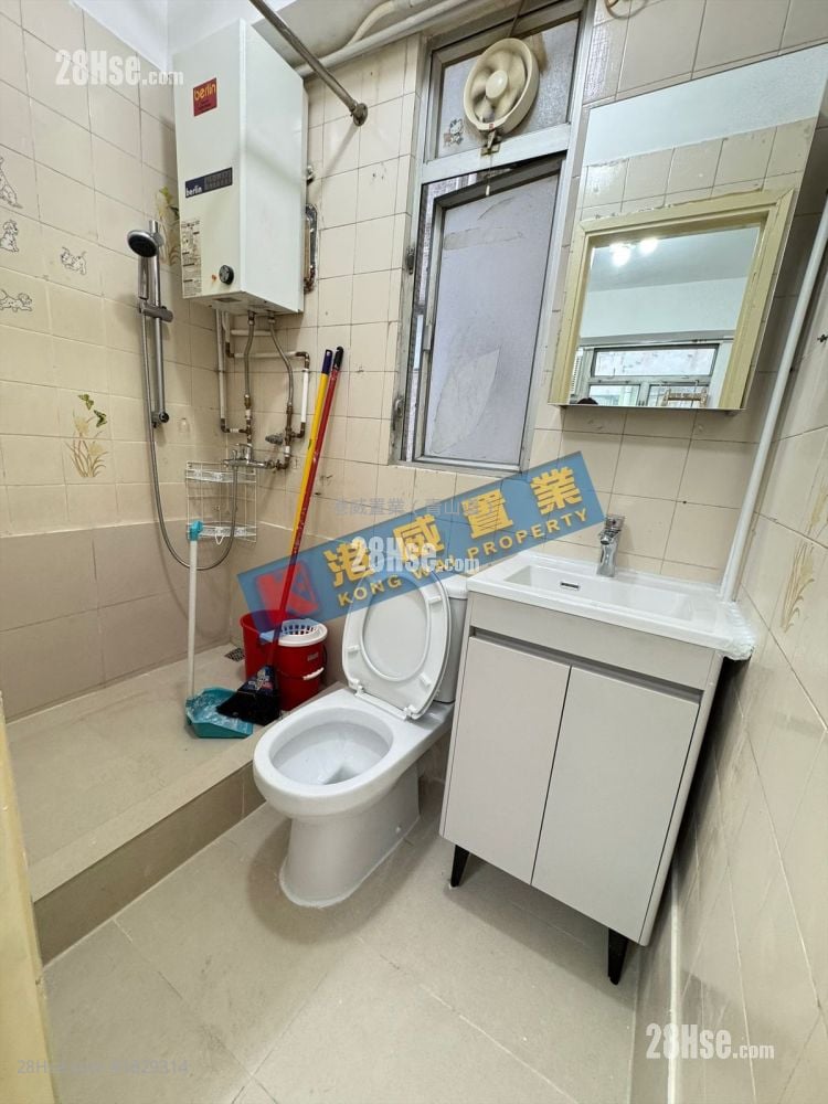 興隆大廈 租盤 2 房 , 1 浴室 268 平方呎