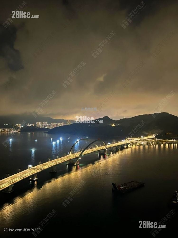 Sea To Sky Sell 3 Bedrooms , 2 Bathrooms 711 ft²