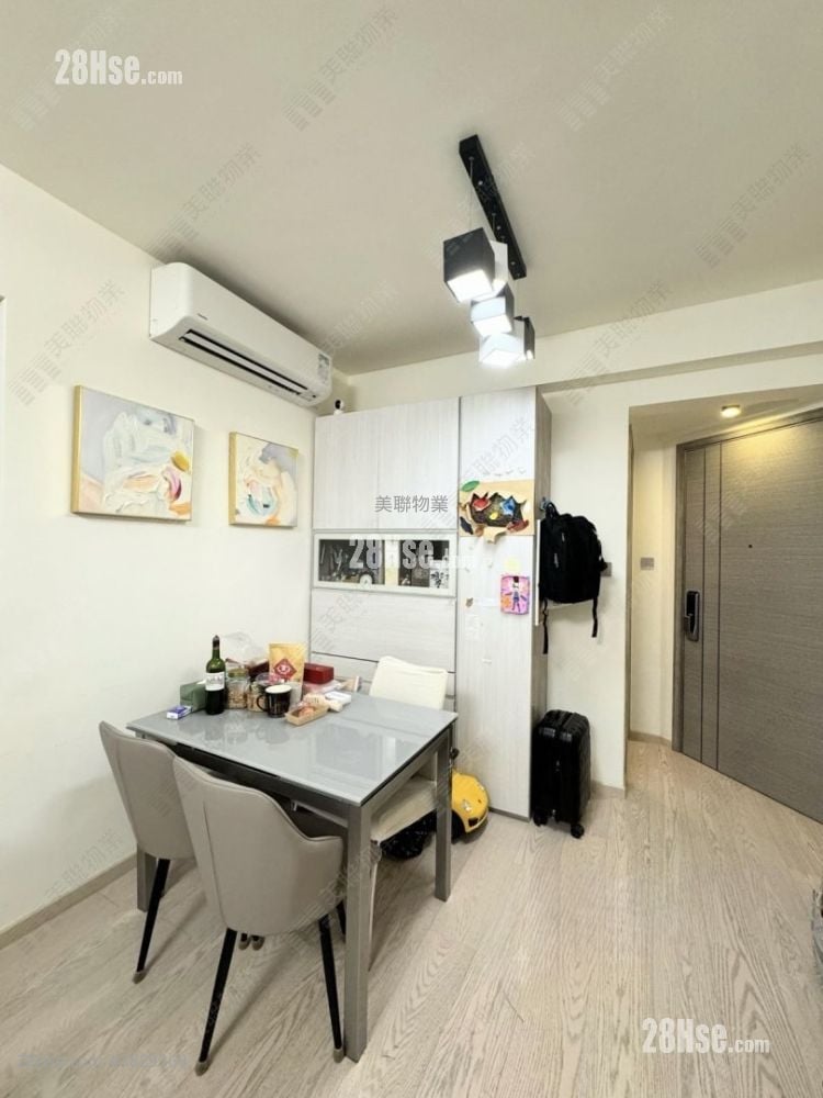 Sea To Sky Sell 3 Bedrooms , 2 Bathrooms 711 ft²