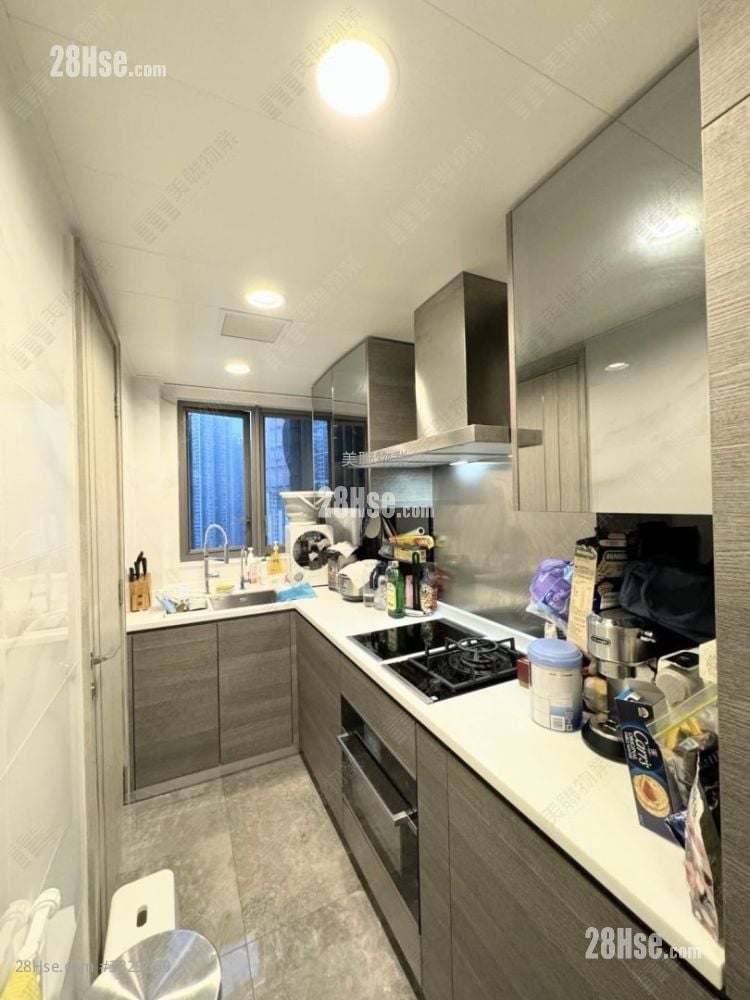 Sea To Sky Sell 3 Bedrooms , 2 Bathrooms 711 ft²