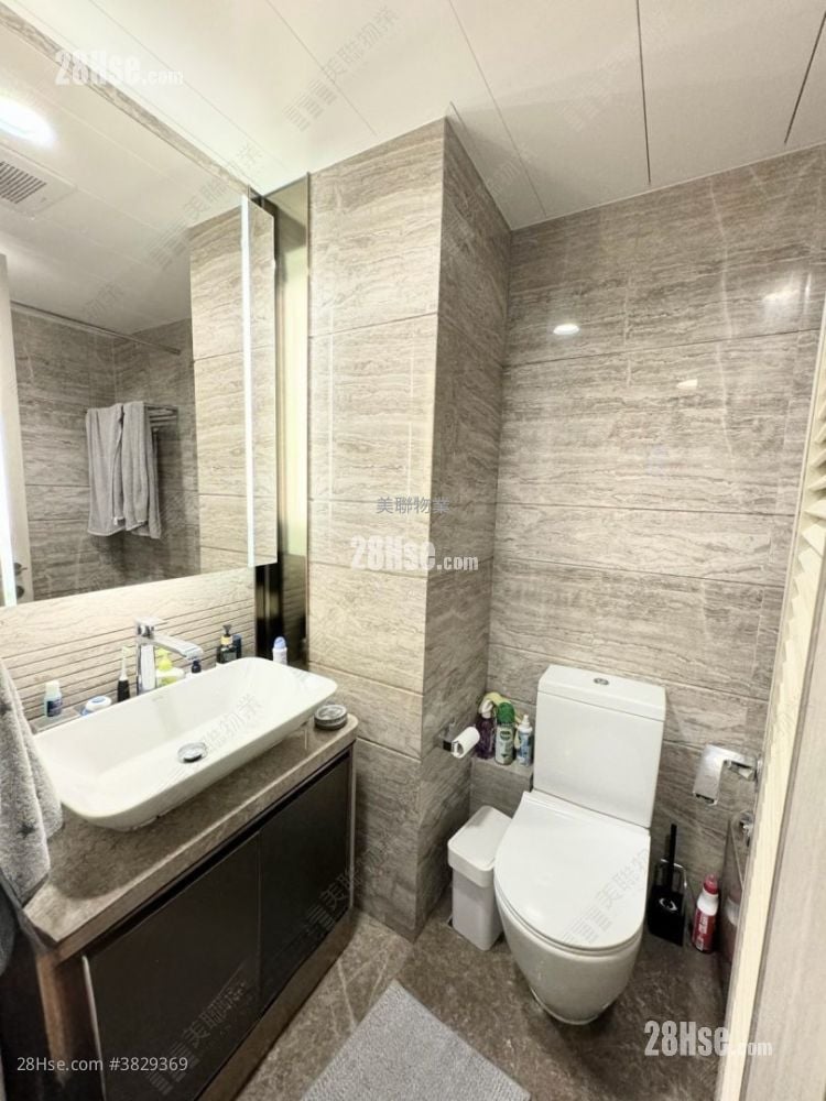 Sea To Sky Sell 3 Bedrooms , 2 Bathrooms 711 ft²