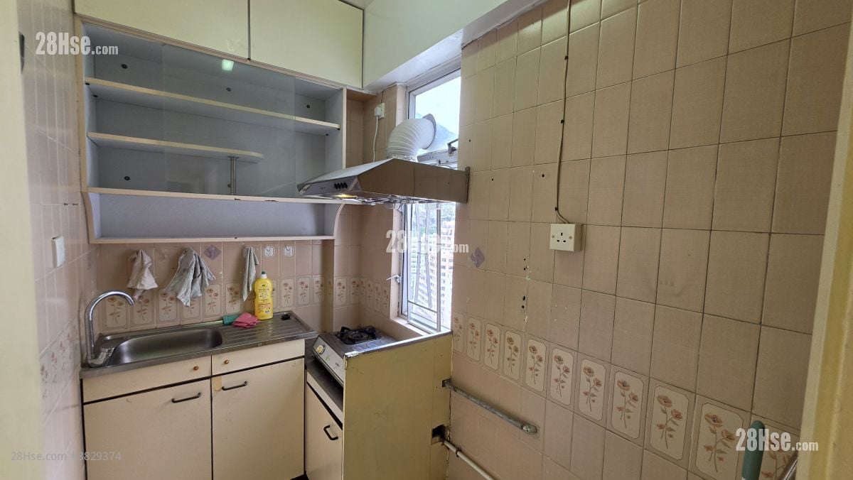 寶華大廈 租盤 1 房 , 1 浴室 215 平方呎