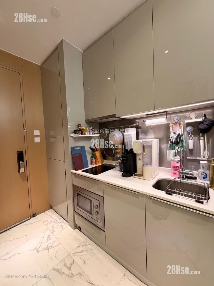 City Hub Rental Studio , 1 Bathroom 261 ft²