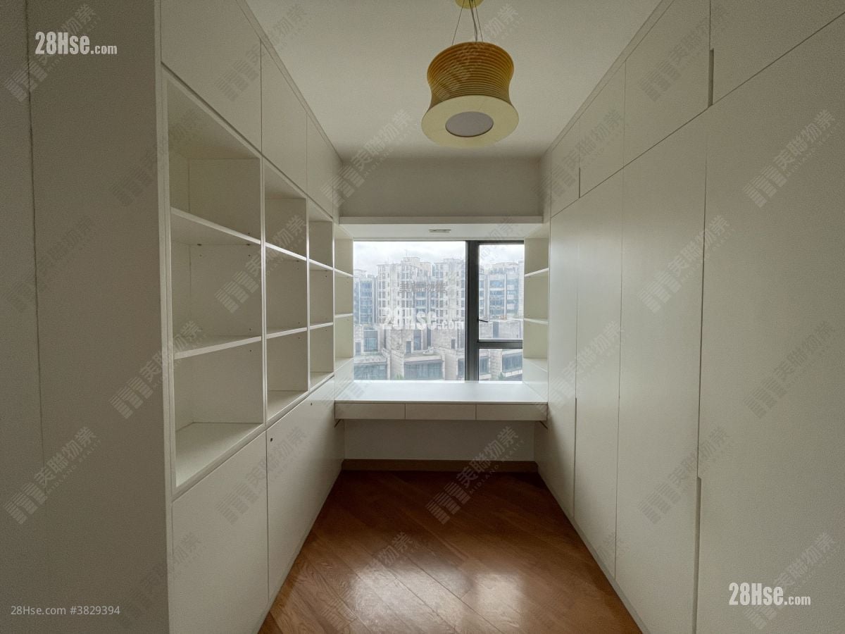 bedroom 3: Providence Peak Sell 4 Bedrooms , 4 Bathrooms 1,559 ft²