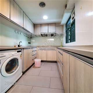 Jacky 余生,聽濤專門店 靚裝