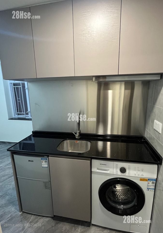 華廈大廈 租盤 150 平方呎