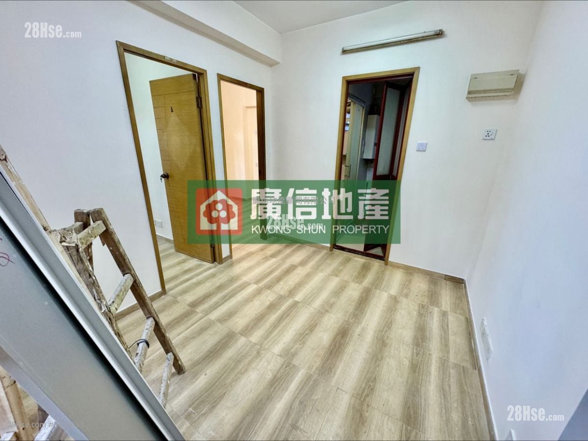 Cheong Mow Building Sell 2 Bedrooms , 1 Bathroom 356 ft²