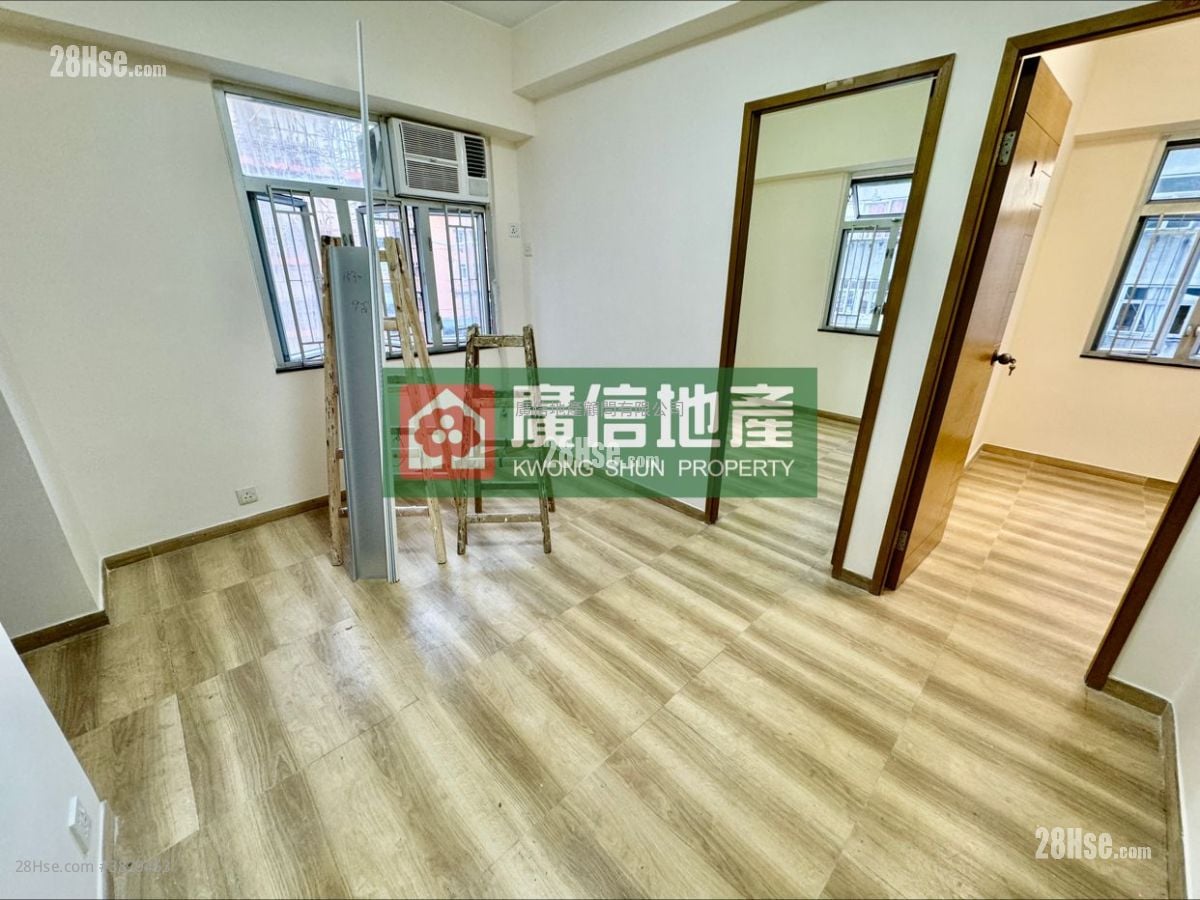 Cheong Mow Building Sell 2 Bedrooms , 1 Bathroom 356 ft²